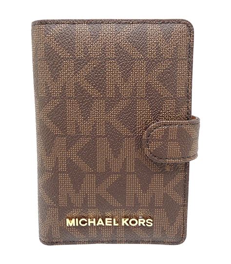 Michael Kors Jet Set Travel Light Cream Travel Passport Wallet